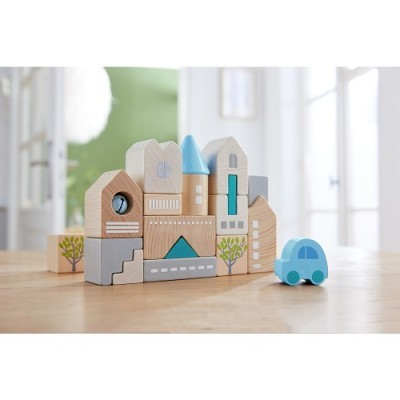 Conjunto de blocos de madeira com padrões de cidade e carro azul