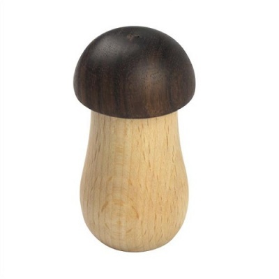 Miniatura de cogumelo em madeira com topo escuro e corpo claro