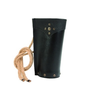 Aljava de couro preto com tachas douradas e corda