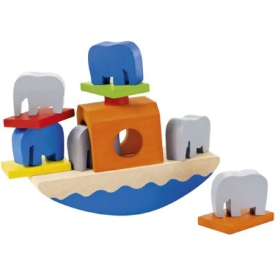 Brinquedo de madeira com elefantes coloridos e blocos empilhados numa base móvel azul e branca