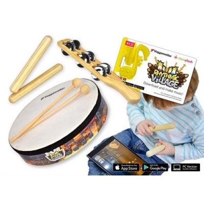 Conjunto de instrumentos musicais infantis com tambor, baquetas, triângulo e prato de mão em madeira clara e branco.