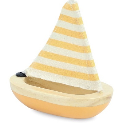 Barco decorativo de madeira com vela riscada amarelo e branco