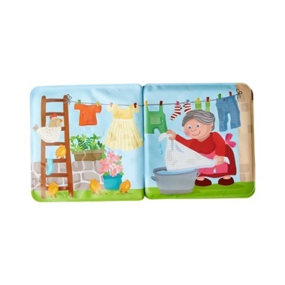 Livro infantil colorido com uma avó a lavar roupa ao ar livre e roupas penduradas num varal