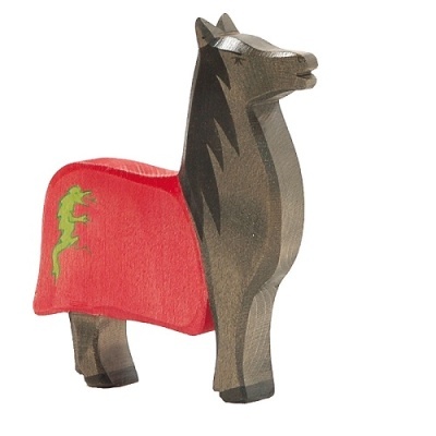 Figura de cavalo de madeira com manto vermelho e dragão verde