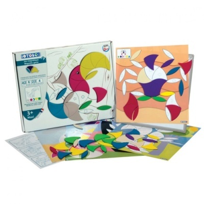 Jogo educativo Totolo com peças coloridas e cartas ilustradas