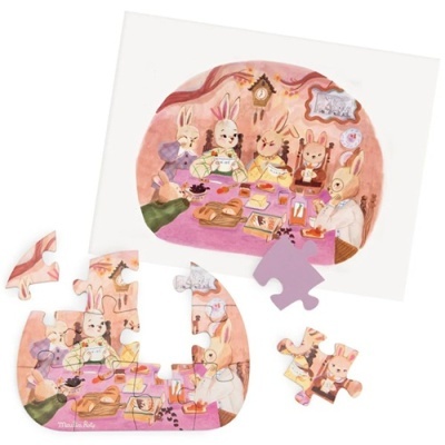 Puzzle infantil com ilustração de coelhos à mesa em tons rosa e castanho