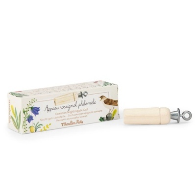 Chamada para pássaro em madeira com embalagem ilustrada