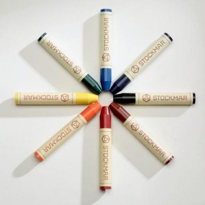 Oito lápis de cera STOCKMAR em círculo com várias cores
