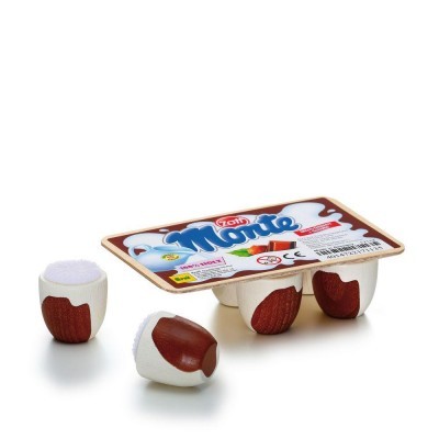 Conjunto de vasos pequenos em madeira e branco com tampa de tecido em embalagem de papel