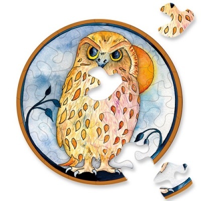 Puzzle redondo com coruja colorida e duas peças soltas