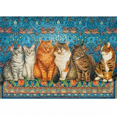Tapete decorativo azul com padrão floral e cinco gatos sentados alinhados