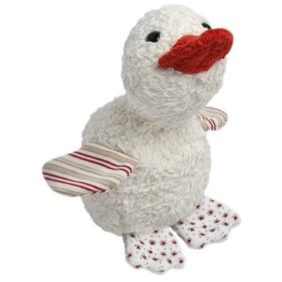 Pelúcia de pato branco com bico vermelho e asas riscas
