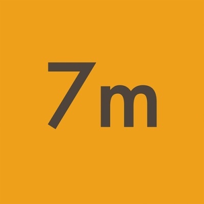 Fundo laranja com texto 7m em preto