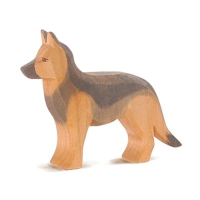 Figura esculpida de cão pastor alemão em madeira pintada