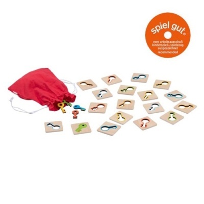 Jogo de peças de madeira com formas de chaves coloridas e saco vermelho