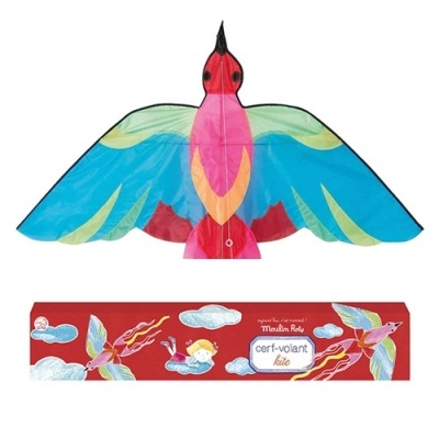 Pipa colorida em forma de pássaro com embalagem vermelha decorada.