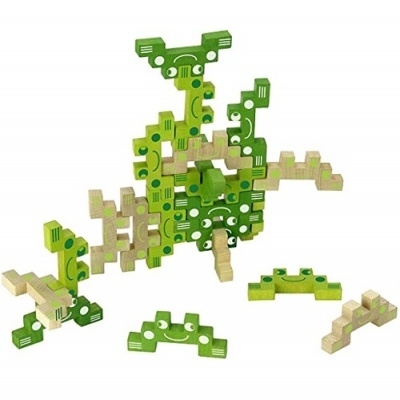 Blocos de madeira verdes e naturais com padrões de circuitos e carinhas sorridentes