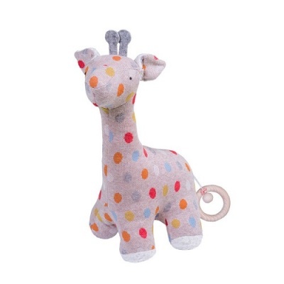 Pelúcia girafa cinzenta com bolinhas coloridas e anel de madeira na cauda
