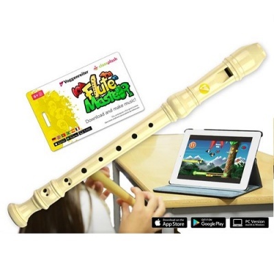 Flauta doce de madeira clara com cartão Flute Master e tablet com jogo educativo