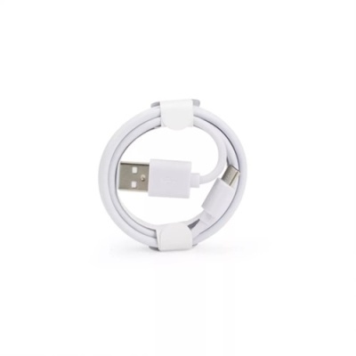 Cabo USB branco com conectores USB-A e USB-C
