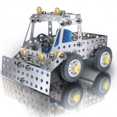 Modelo metálico de veículo tipo trator com peças perfuradas e rodas amarelas e pretas