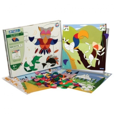 Jogo de encaixe com peças coloridas e tabuleiros ilustrados de aves.