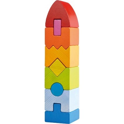 Torre de blocos de madeira coloridos empilhados