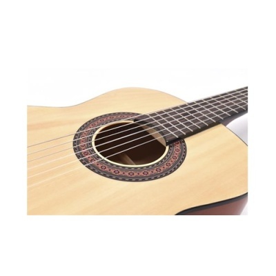 Guitarra clássica de madeira clara com roseta decorativa e cordas