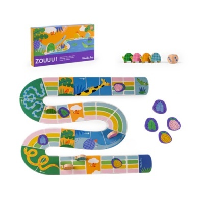 Jogo de tabuleiro infantil colorido com peças de madeira e dados