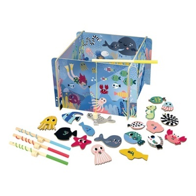 Jogo de pesca magnética com peixes coloridos e canas de madeira
