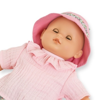 Boneca bebé com roupa rosa e chapéu cor-de-rosa