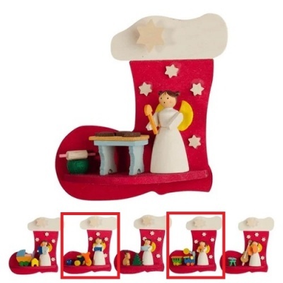 Bota de Natal vermelha e branca com anjo e decoração em madeira colorida