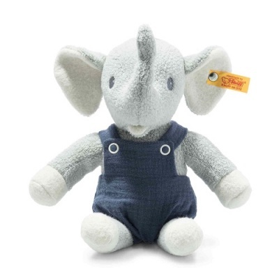 Elefante de peluche cinzento claro com macacão azul escuro