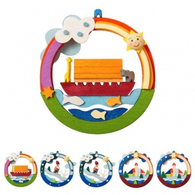 Guirlandas decorativas de madeira colorida com temas náuticos