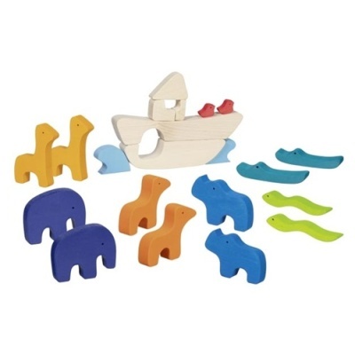 Peças de madeira colorida em formas de animais e barco