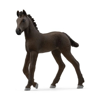 Figura de cavalo marrom escuro de plástico em fundo branco
