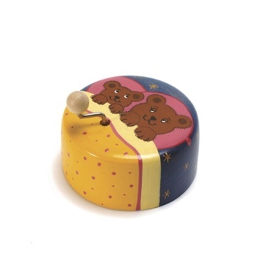 Caixa de música redonda em madeira com desenho de ursos castanhos e manivela de madeira clara