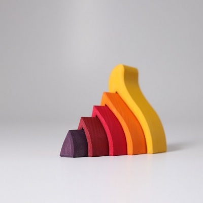 Blocos de madeira coloridos em gradiente do roxo ao amarelo