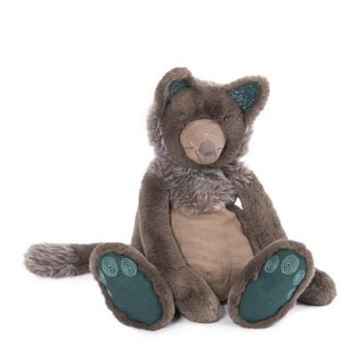 Urso de peluche castanho e verde com padrão espiral nas patas
