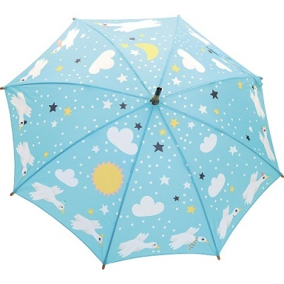 Guarda-chuva azul com padrão de nuvens, estrelas, sol, lua e gansos 