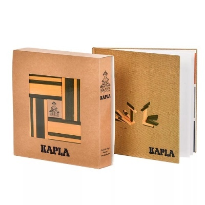 Conjunto KAPLA com caixa e livro com blocos e texto KAPLA preto