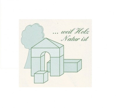 Blocos de madeira naturais com desenho de árvore e texto em alemão