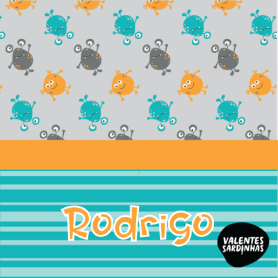 Padrão de sardinhas coloridas sobre fundo cinza e riscas azuis com nome 'Rodrigo' e selo 'VALENTES SARDINHAS'.