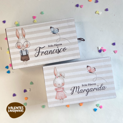 Caixas de presente de Páscoa com desenhos de coelhos e nomes Francisco e Margarida