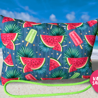 Almofada com padrão colorido de melancia e gelados na praia