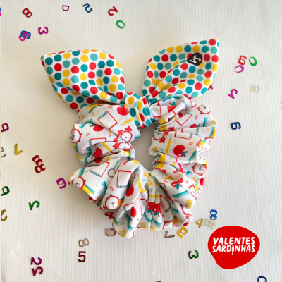 Elástico de cabelo com padrões coloridos e logótipo vermelho VALENTES SARDINHAS