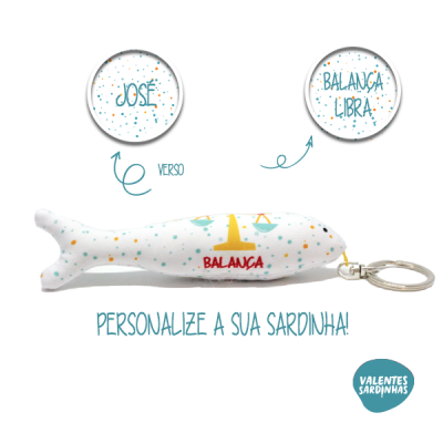 Chaveiro sardinha personalizado branco com bolinhas e texto vermelho