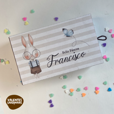 Caixa decorativa de Páscoa com coelho e texto personalizado