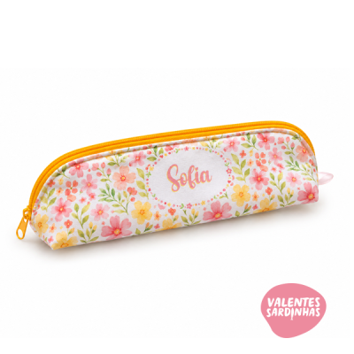 Estojo floral colorido com fecho amarelo e nome Sofia impresso