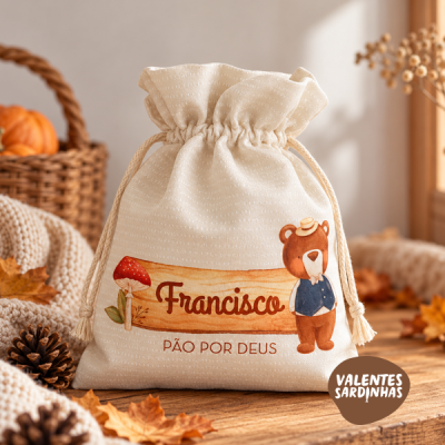 Saco de pano com cordão e impressão de urso e texto Francisco PÃO POR DEUS